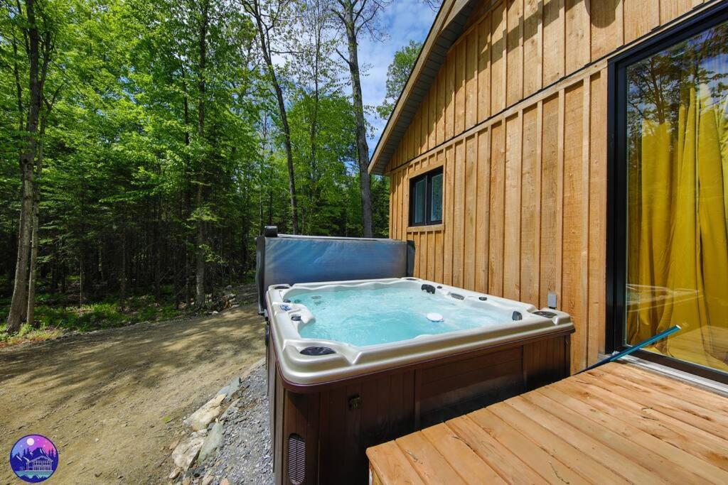 Chalet Deschamps- Spa- Chien Accepte- Nature- Estrie Mansonville Ngoại thất bức ảnh